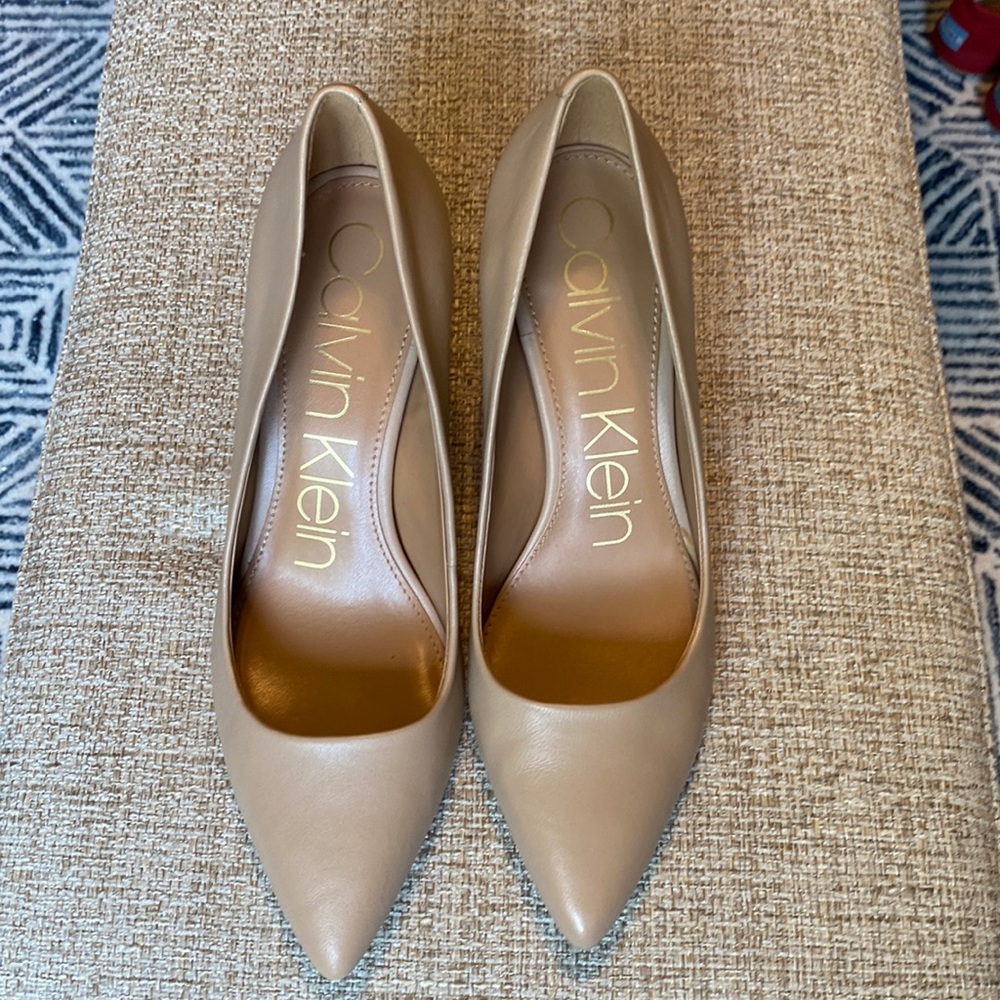 NWOT Calvin Klein nude heels size 8.5